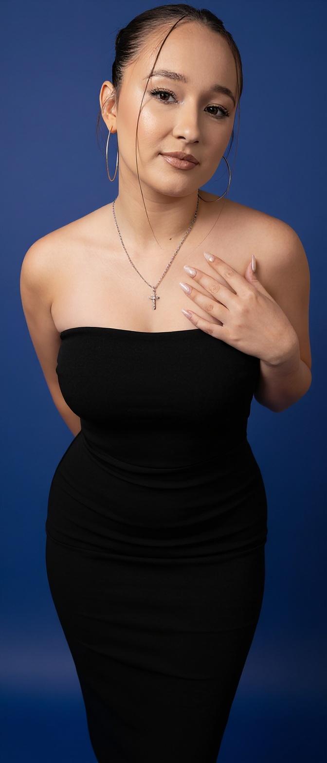 regeneruj-zdjecie-siedzacej-na-ziemi-mnie-w-nj9umpzgyl