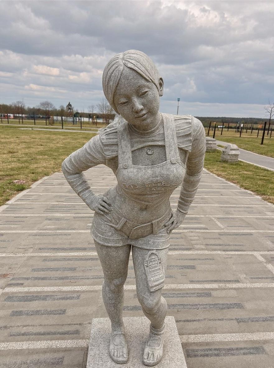 turn-the-girl-into-stone-statue-2iy35pn2ty