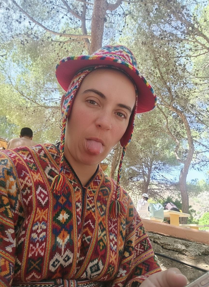 hazla-como-si-fuera-peruana-con-un-gorro-peruano-y-uchwuxyk3