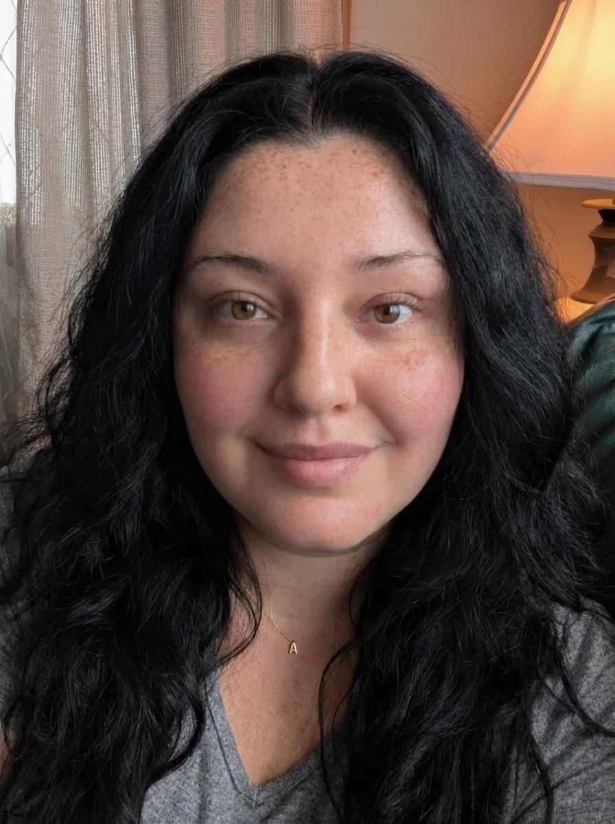 make-her-younger-with-a-slim-face-and-defined-xqwnlrbp2y