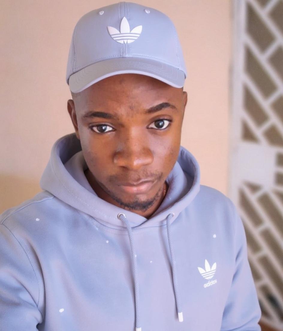 coloque-casaco-com-capuz-em-moletao-3-stripes-wbpjguq947