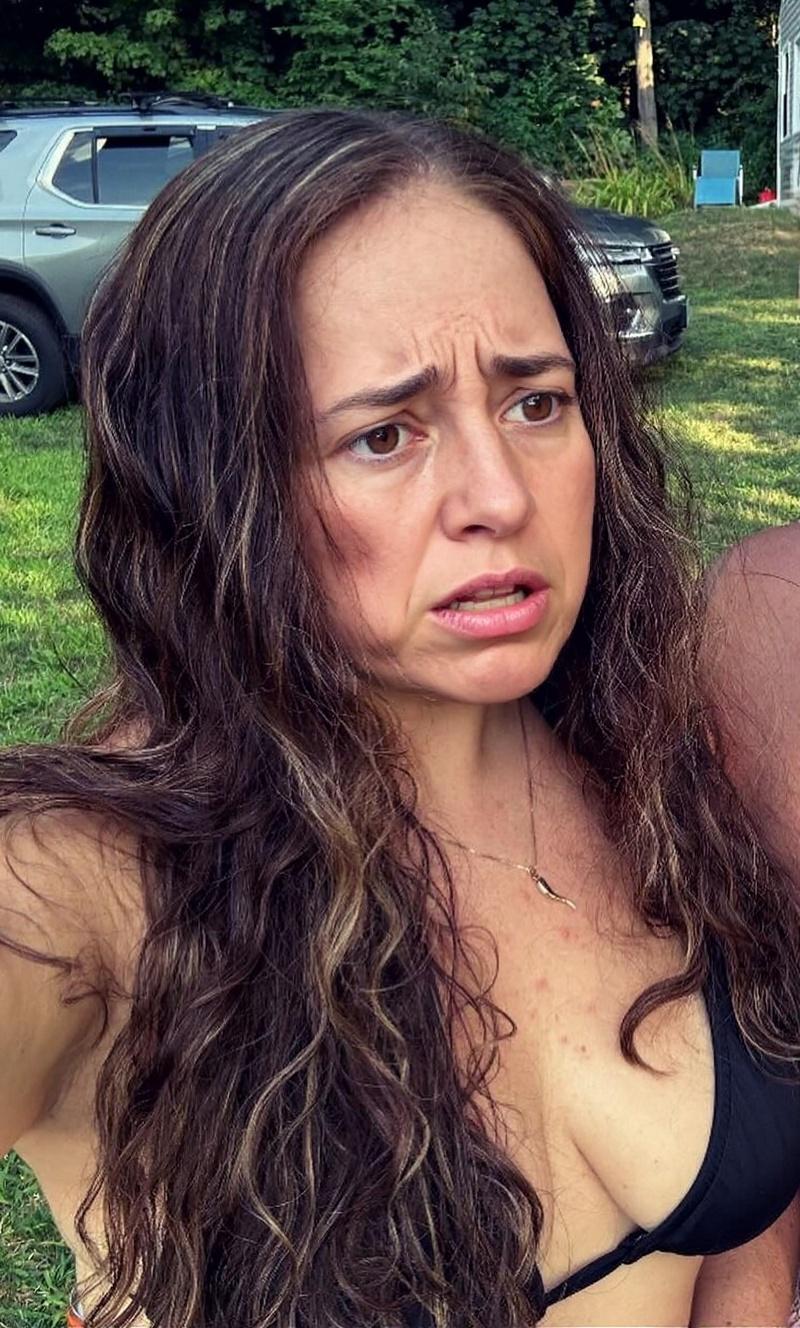 the-woman-is-disgusted-bf82rtgmd1