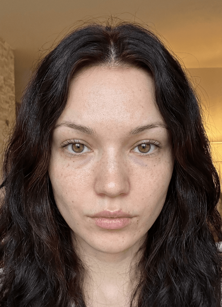 hyper-realistic-photograph-of-woman-with-no-makeup-zpn9stilv