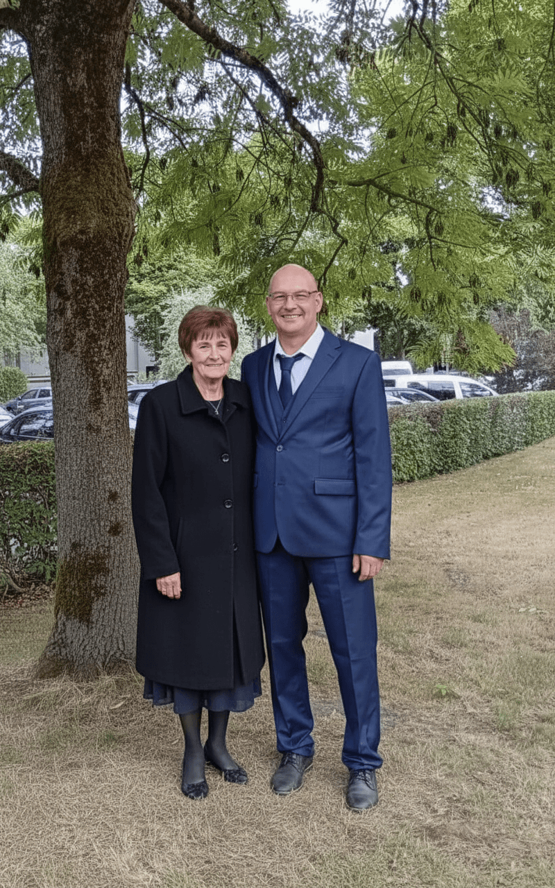 erstelle-ein-bild-auf-dem-die-altere-frau-die-auf-qchs9k2arn