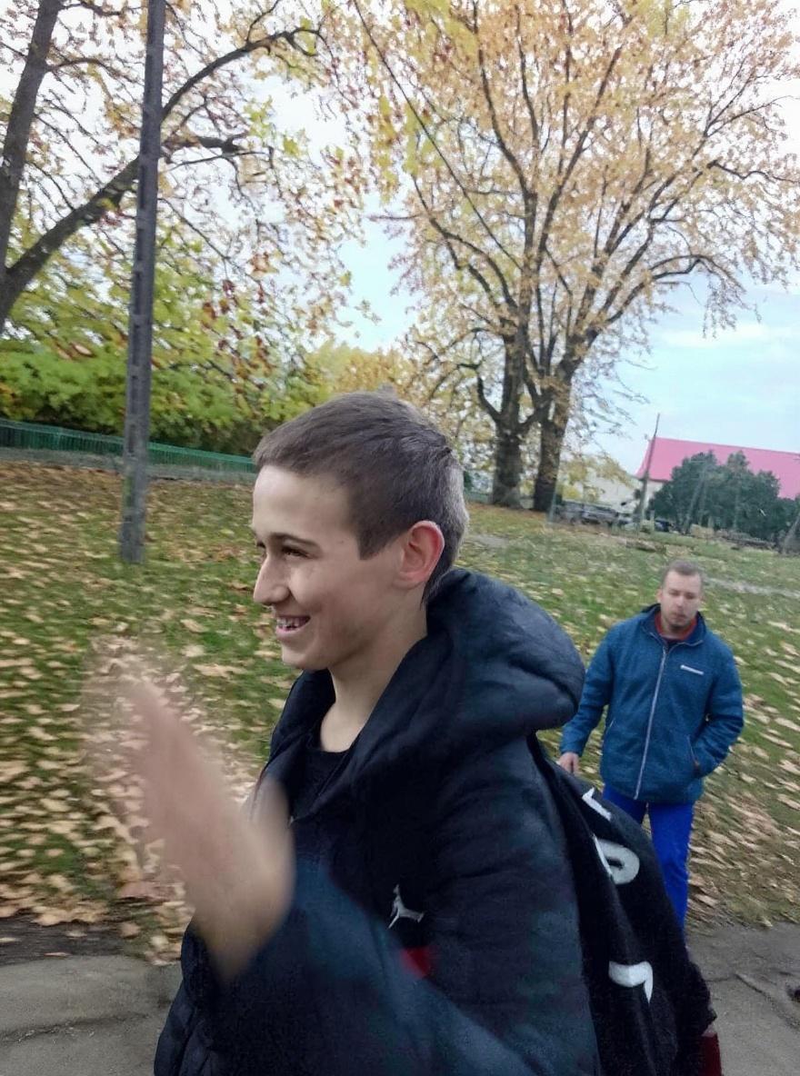 ubierz-w-rozowa-sukienke-i-obok-ma-byc-duza-wieza-o040pbvvow